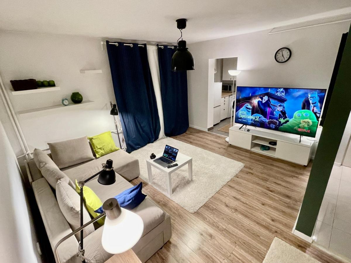 HOLIDAY metro fast WiFi TV’70 Netflix HBO AppleTV Varsavia Esterno foto