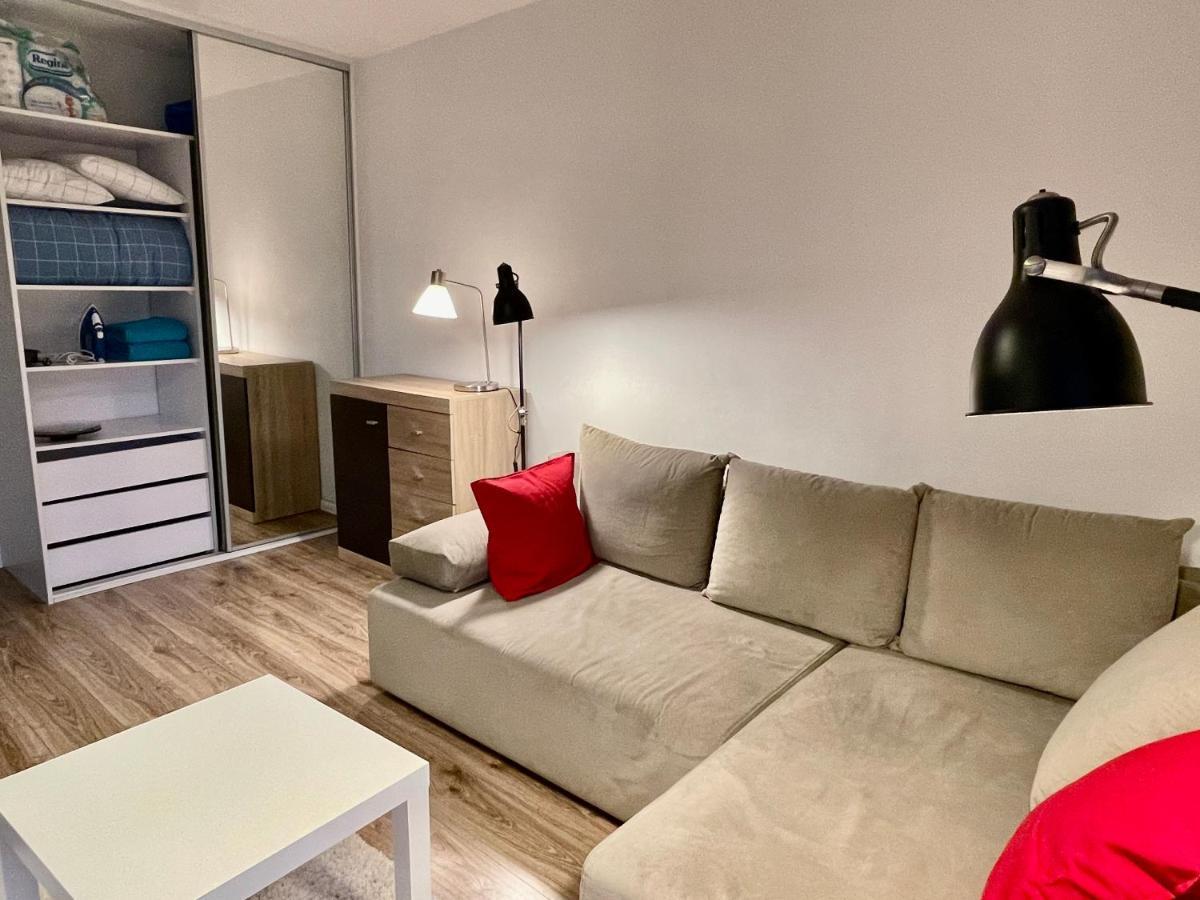 HOLIDAY metro fast WiFi TV’70 Netflix HBO AppleTV Varsavia Esterno foto
