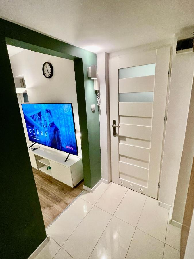 HOLIDAY metro fast WiFi TV’70 Netflix HBO AppleTV Varsavia Esterno foto