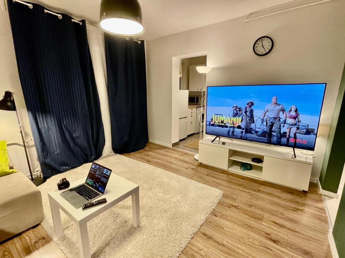 HOLIDAY metro fast WiFi TV’70 Netflix HBO AppleTV Varsavia Esterno foto