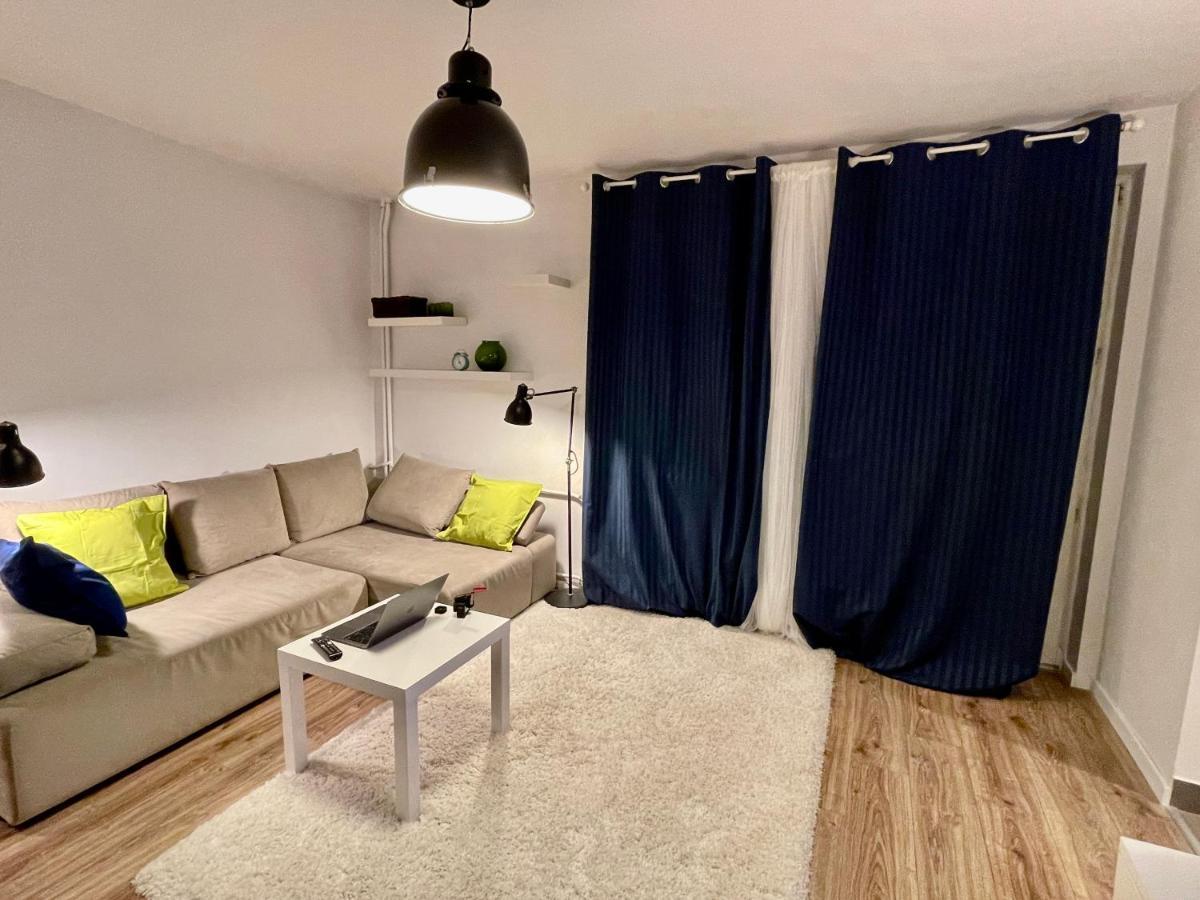 HOLIDAY metro fast WiFi TV’70 Netflix HBO AppleTV Varsavia Esterno foto