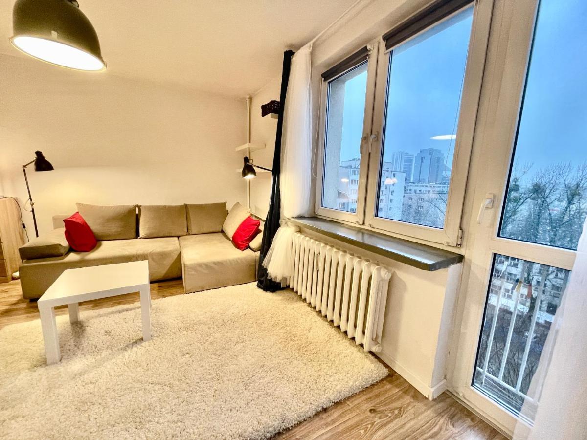 HOLIDAY metro fast WiFi TV’70 Netflix HBO AppleTV Varsavia Esterno foto