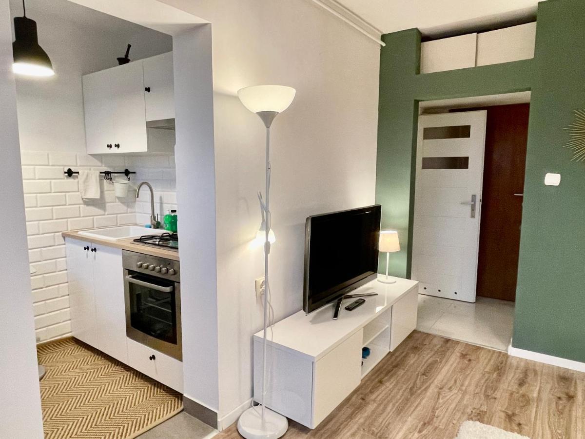 HOLIDAY metro fast WiFi TV’70 Netflix HBO AppleTV Varsavia Esterno foto