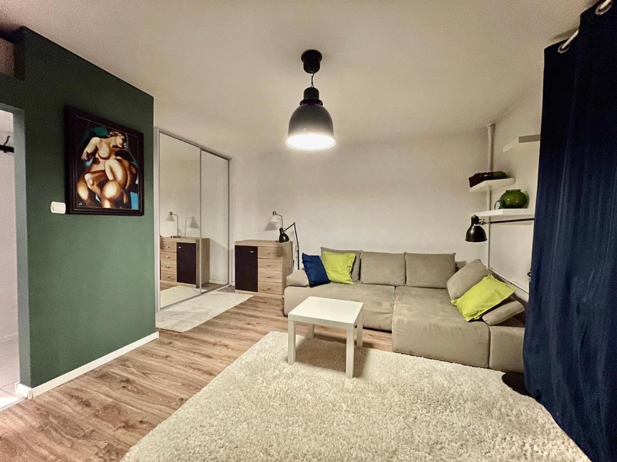 HOLIDAY metro fast WiFi TV’70 Netflix HBO AppleTV Varsavia Esterno foto