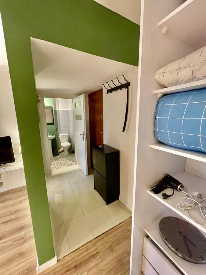 HOLIDAY metro fast WiFi TV’70 Netflix HBO AppleTV Varsavia Esterno foto