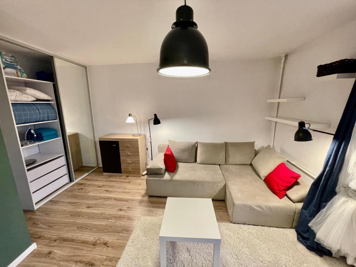 HOLIDAY metro fast WiFi TV’70 Netflix HBO AppleTV Varsavia Esterno foto